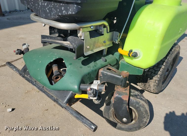 image for item LD9036 Turfco T1000 applicator