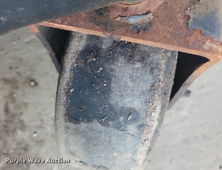 image for item LD9036 Turfco T1000 applicator