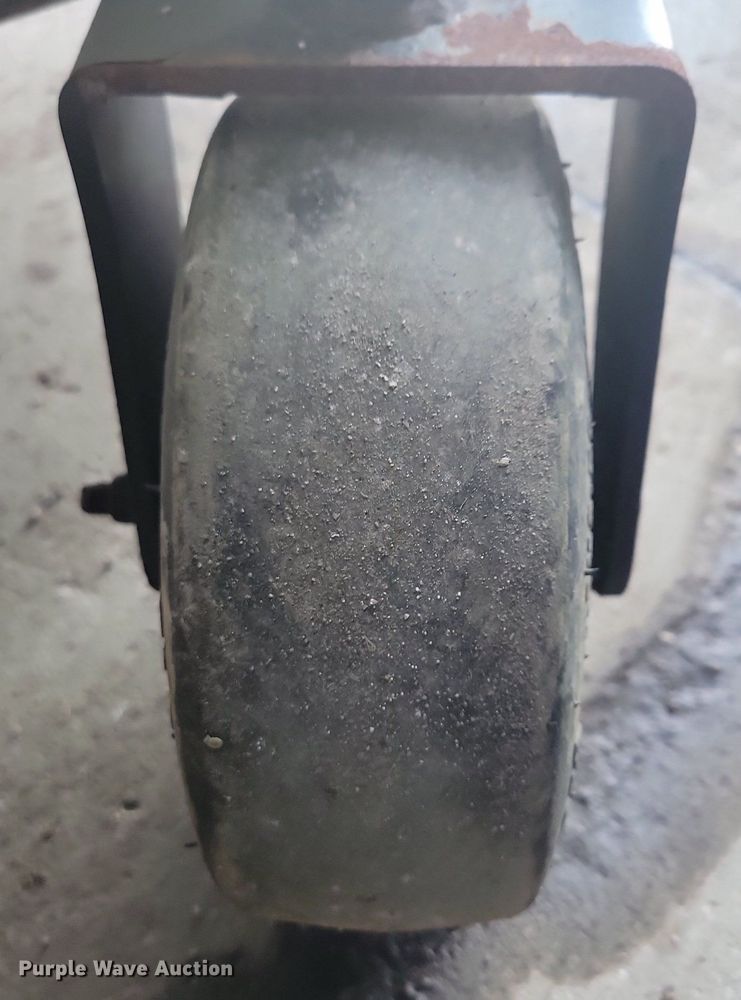 image for item LD9036 Turfco T1000 applicator