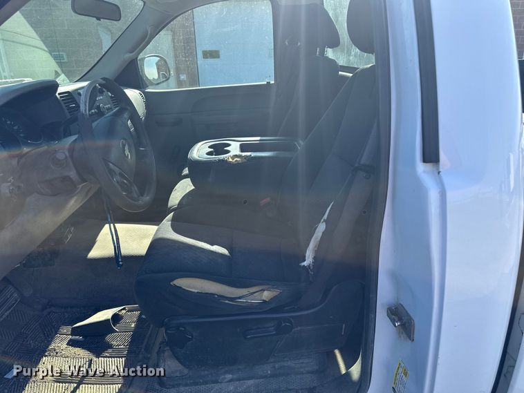 image for item LR9348 2010 Chevrolet Silverado 1500 pickup truck