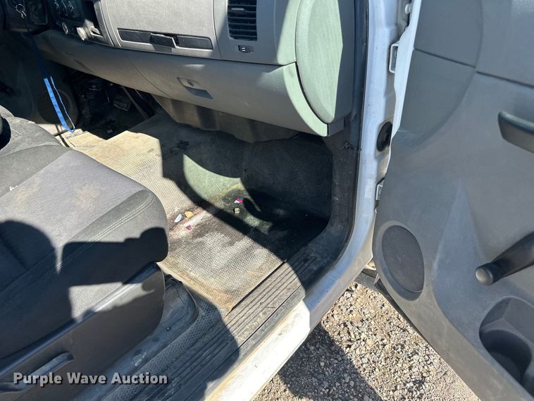 image for item LR9348 2010 Chevrolet Silverado 1500 pickup truck