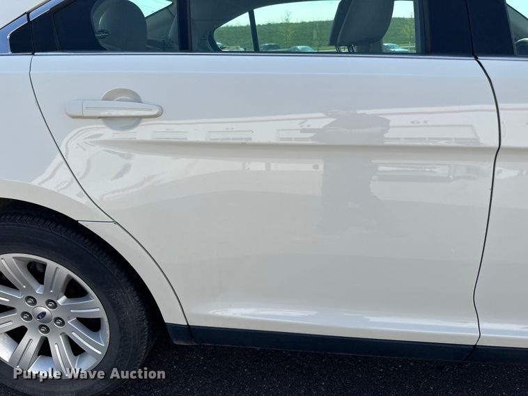 image for item LR9361 2012 Ford  Taurus 