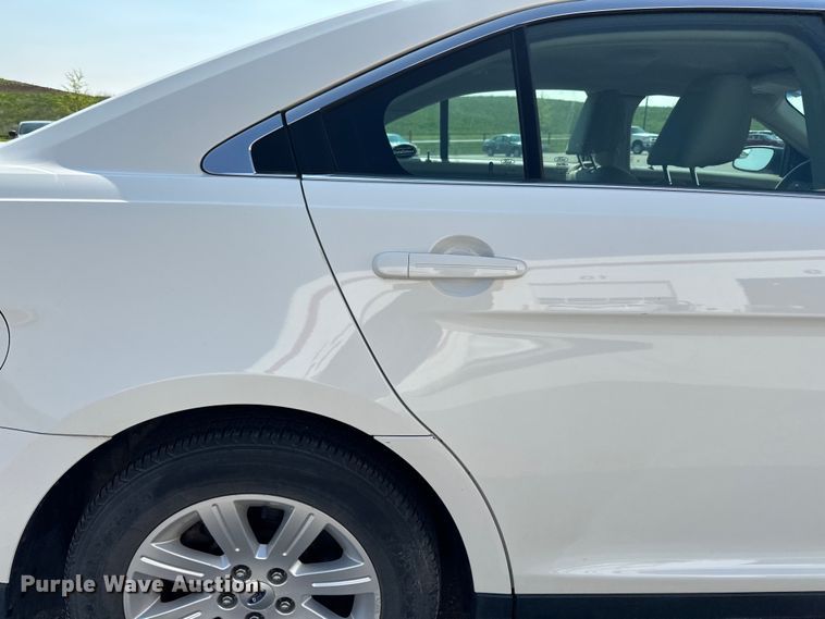 image for item LR9361 2012 Ford  Taurus 