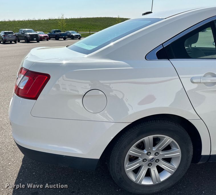 image for item LR9361 2012 Ford  Taurus 