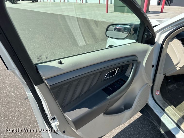 image for item LR9361 2012 Ford  Taurus 