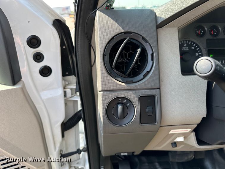 image for item LR9362 2008 Ford  F450 Super Duty fiber optic splicing truck