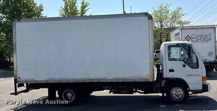 image for item LR9363 2004 Isuzu  NPR box truck