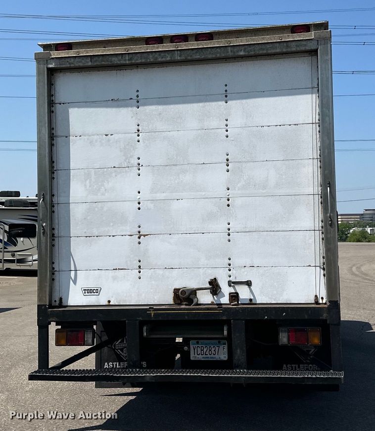 image for item LR9363 2004 Isuzu  NPR box truck