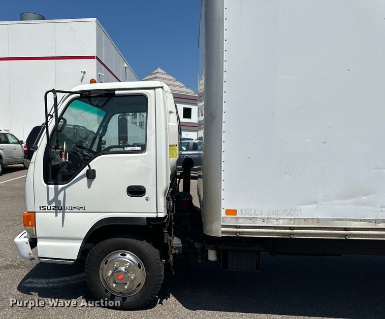 image for item LR9363 2004 Isuzu  NPR box truck