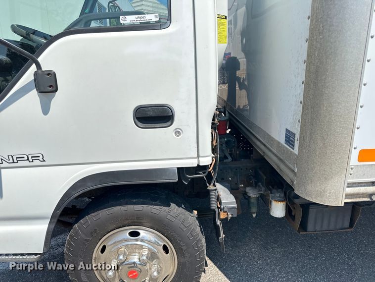 image for item LR9363 2004 Isuzu  NPR box truck