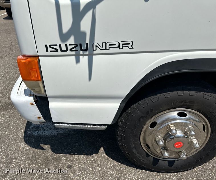 image for item LR9363 2004 Isuzu  NPR box truck