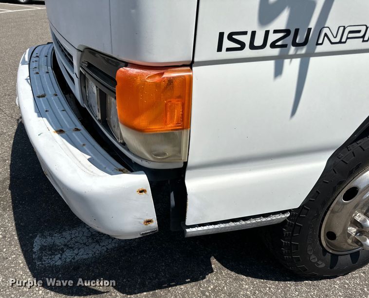 image for item LR9363 2004 Isuzu  NPR box truck