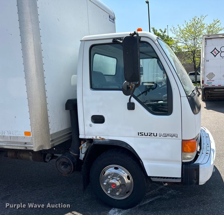 image for item LR9363 2004 Isuzu  NPR box truck
