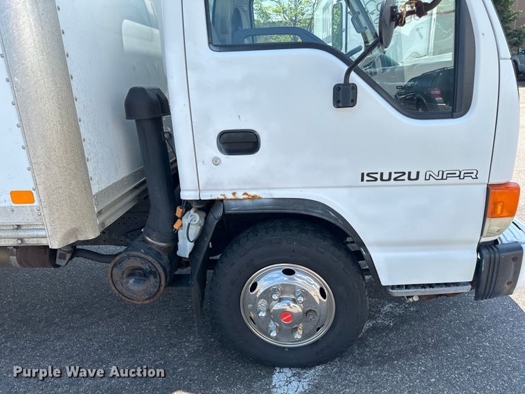 image for item LR9363 2004 Isuzu  NPR box truck