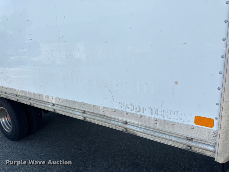 image for item LR9363 2004 Isuzu  NPR box truck