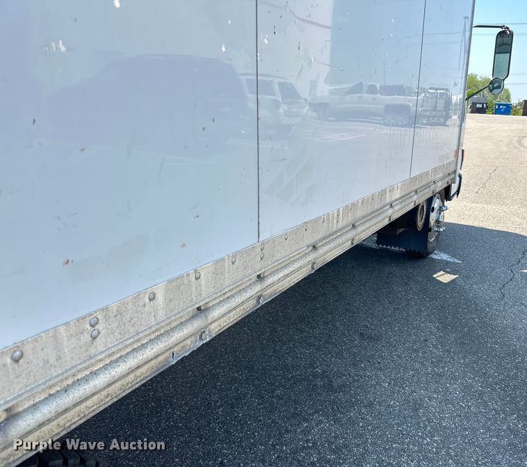 image for item LR9363 2004 Isuzu  NPR box truck