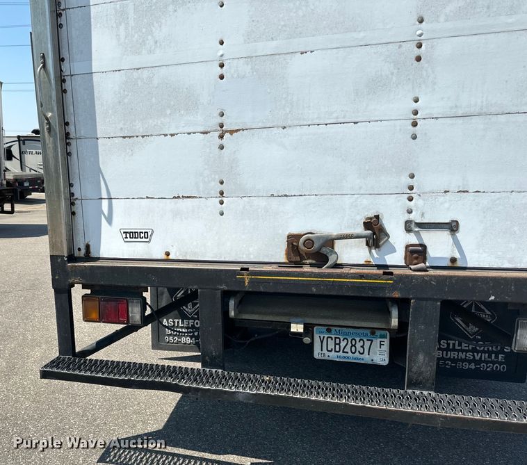 image for item LR9363 2004 Isuzu  NPR box truck