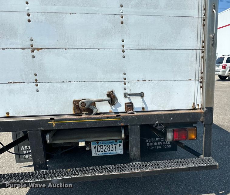 image for item LR9363 2004 Isuzu  NPR box truck