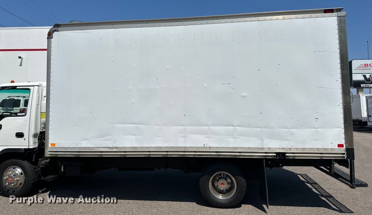 image for item LR9363 2004 Isuzu  NPR box truck