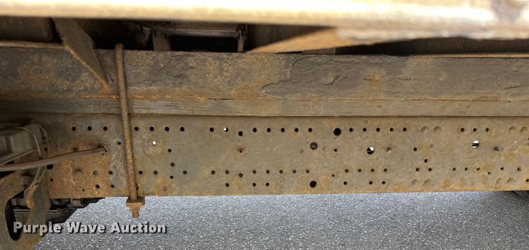 image for item LR9363 2004 Isuzu  NPR box truck