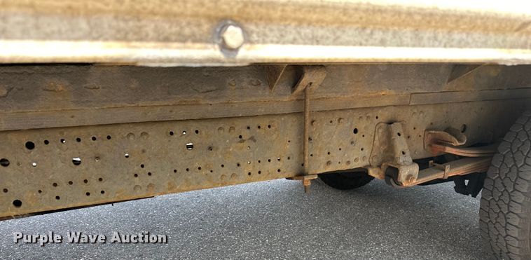 image for item LR9363 2004 Isuzu  NPR box truck