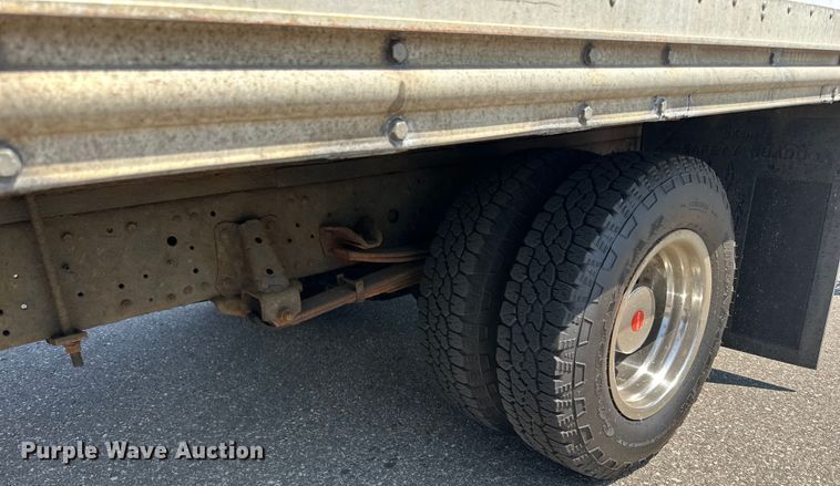 image for item LR9363 2004 Isuzu  NPR box truck