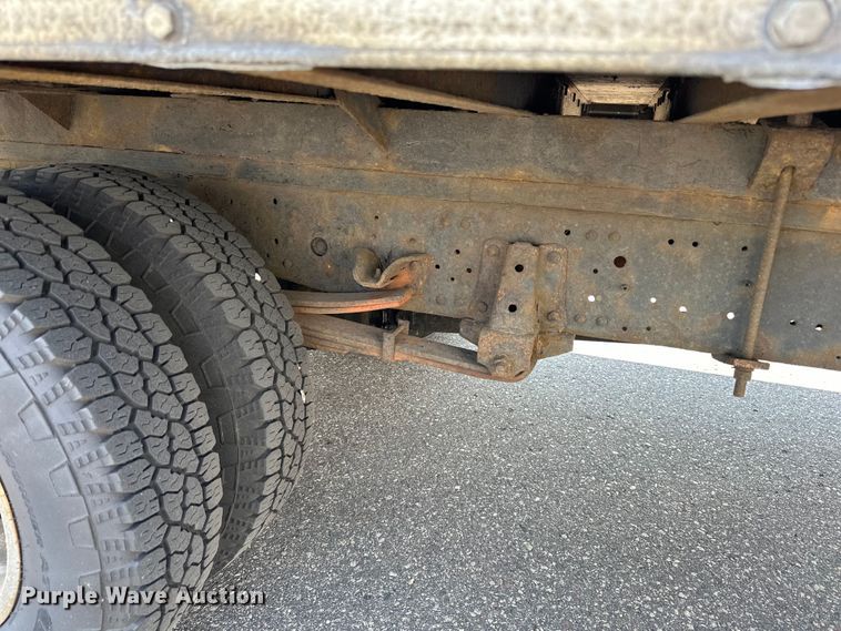 image for item LR9363 2004 Isuzu  NPR box truck