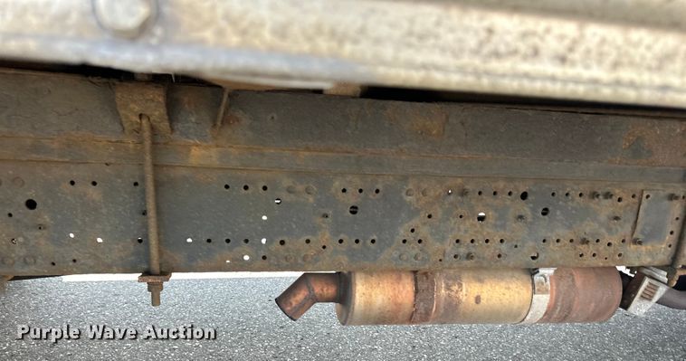 image for item LR9363 2004 Isuzu  NPR box truck