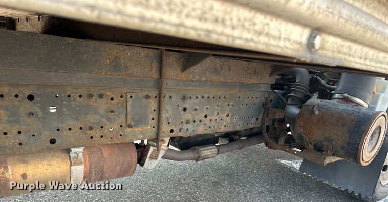 image for item LR9363 2004 Isuzu  NPR box truck