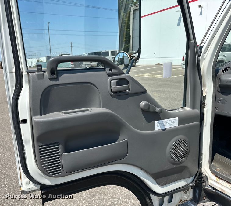 image for item LR9363 2004 Isuzu  NPR box truck