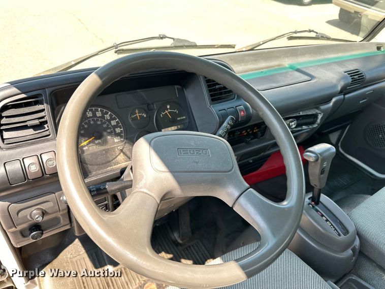 image for item LR9363 2004 Isuzu  NPR box truck