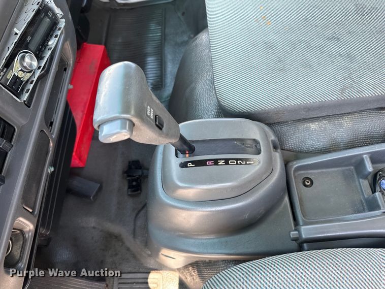 image for item LR9363 2004 Isuzu  NPR box truck