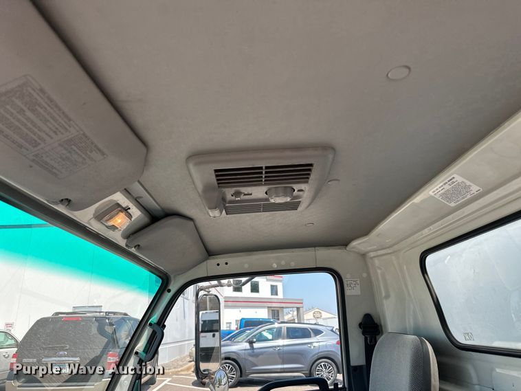 image for item LR9363 2004 Isuzu  NPR box truck