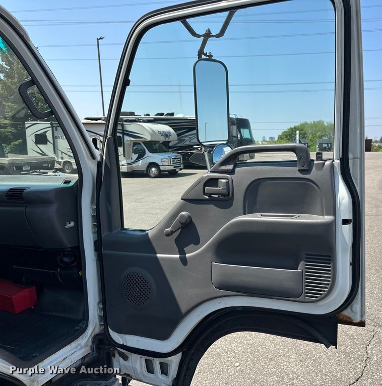 image for item LR9363 2004 Isuzu  NPR box truck