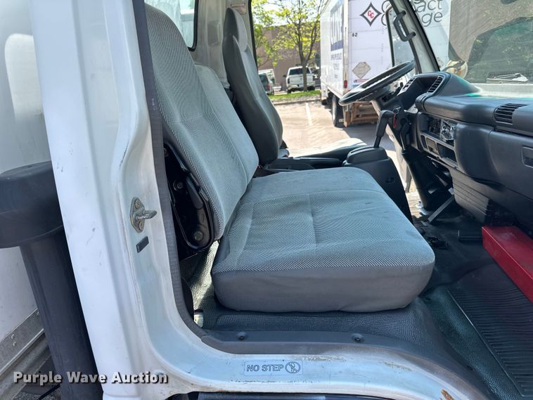 image for item LR9363 2004 Isuzu  NPR box truck