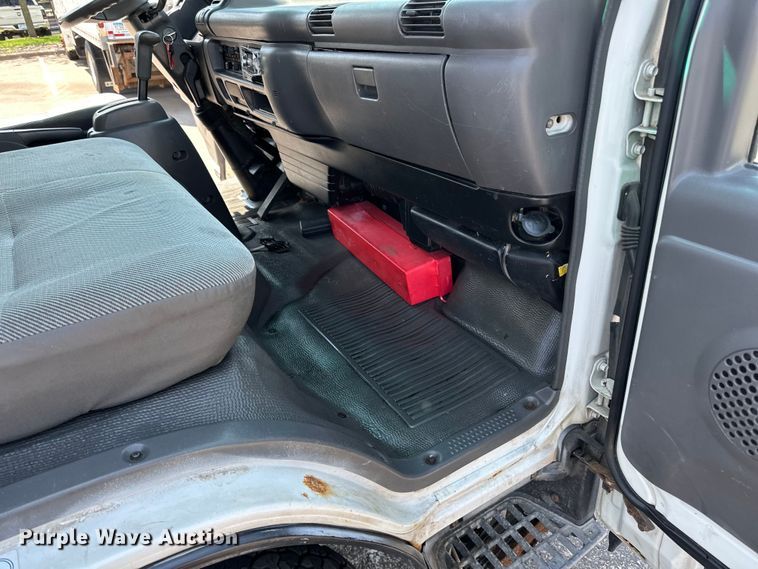 image for item LR9363 2004 Isuzu  NPR box truck