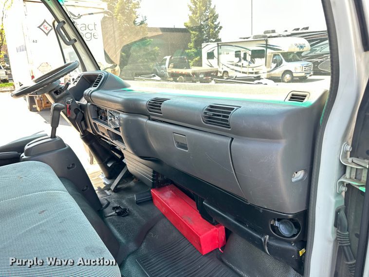 image for item LR9363 2004 Isuzu  NPR box truck