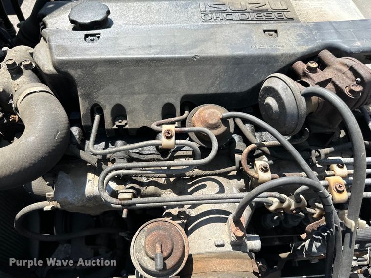 image for item LR9363 2004 Isuzu  NPR box truck