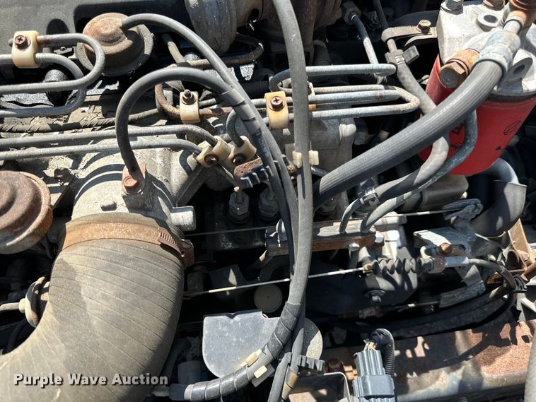 image for item LR9363 2004 Isuzu  NPR box truck