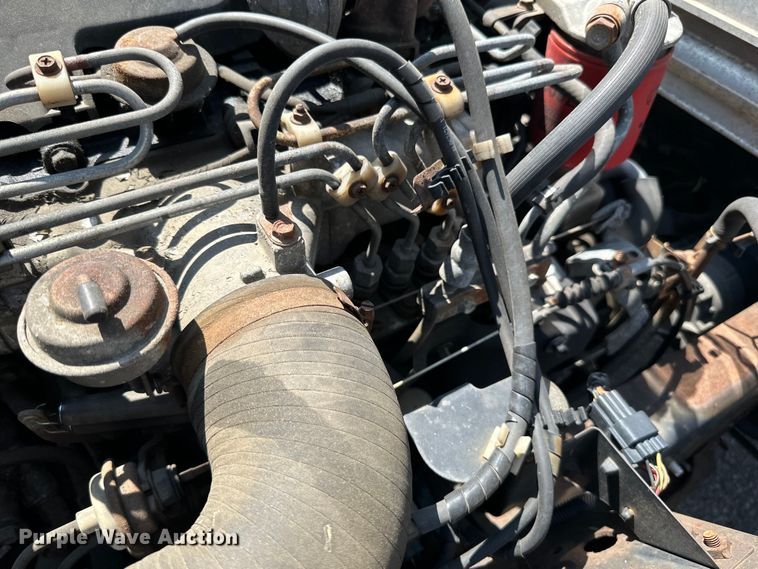 image for item LR9363 2004 Isuzu  NPR box truck