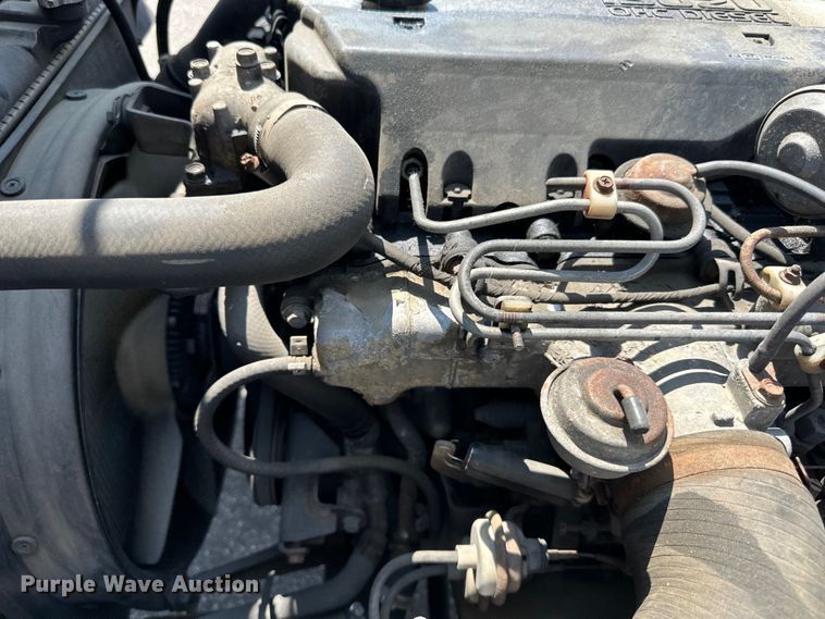 image for item LR9363 2004 Isuzu  NPR box truck