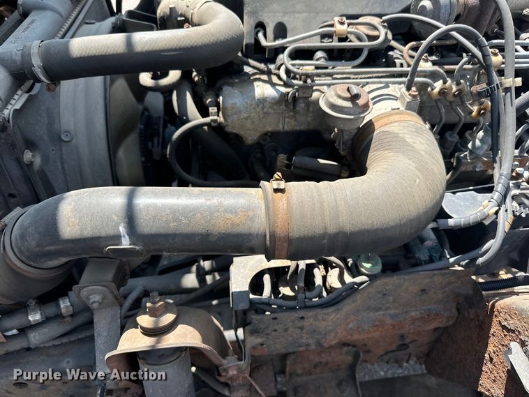 image for item LR9363 2004 Isuzu  NPR box truck