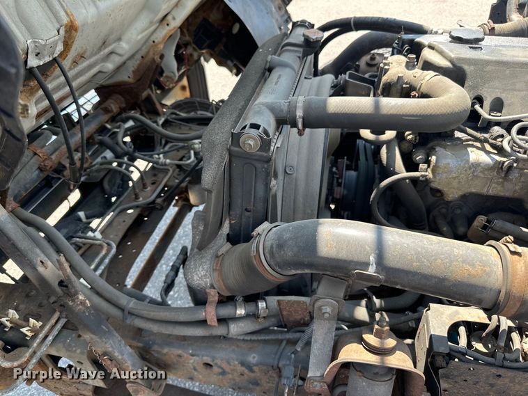 image for item LR9363 2004 Isuzu  NPR box truck