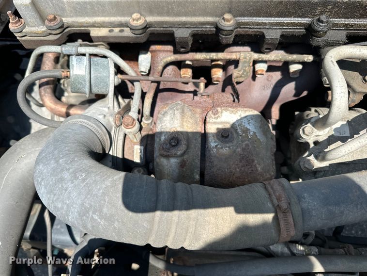 image for item LR9363 2004 Isuzu  NPR box truck