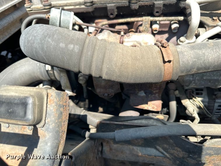 image for item LR9363 2004 Isuzu  NPR box truck