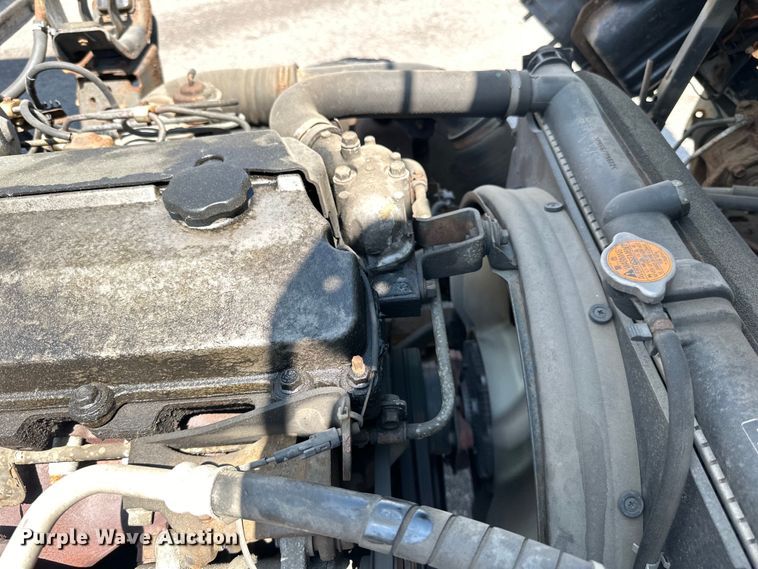 image for item LR9363 2004 Isuzu  NPR box truck