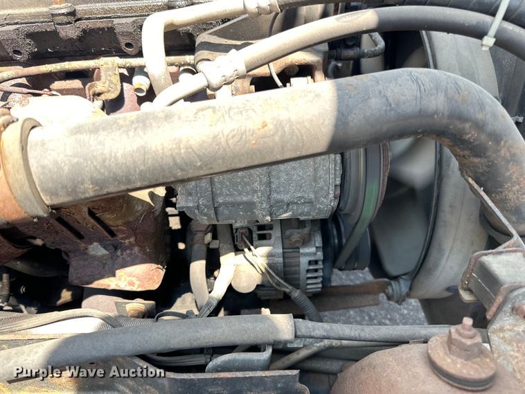 image for item LR9363 2004 Isuzu  NPR box truck