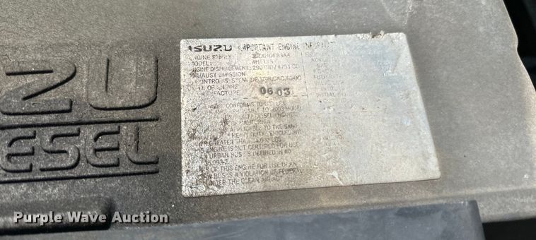 image for item LR9363 2004 Isuzu  NPR box truck