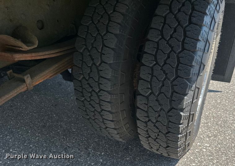 image for item LR9363 2004 Isuzu  NPR box truck