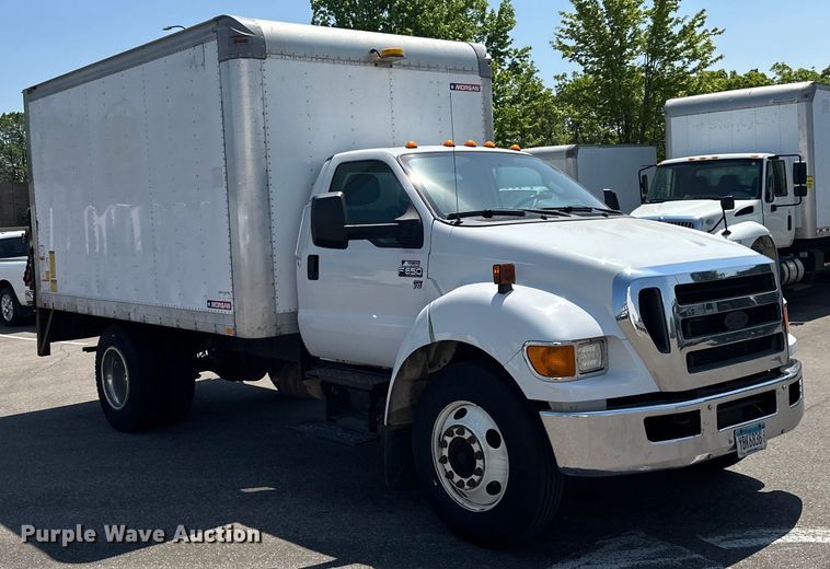 image for item LR9364 2015 Ford  F650 Super Duty box truck